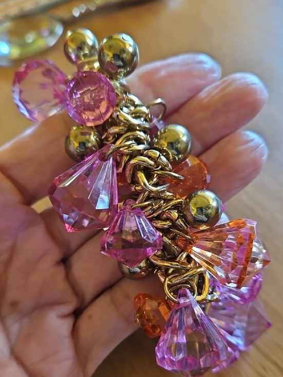 Nordstrom Jewelry - Pink and orange faceted Acrylic Beads and gold tone links stretch bracelet